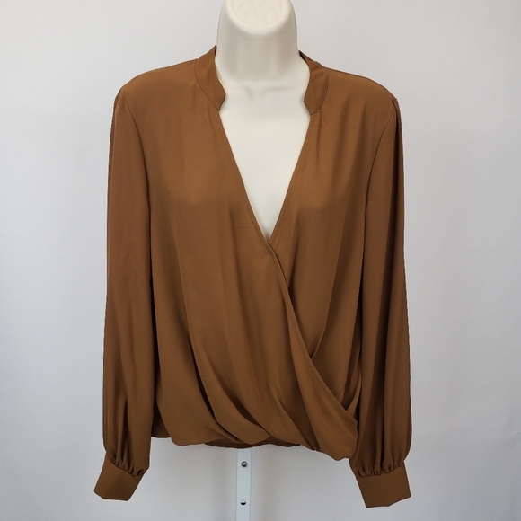 Lush blouse with plunge neckline and cutout in back Size Small - Picture 1 of 9